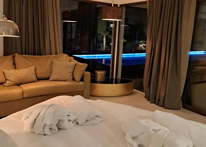 Hc Luxury Celavella Vila *
